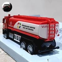 Gambar Diecast indonesian truck fuel skala 43 volvo pertamina bahan bakar minyak miniatur mobil mainan bensin dari Xandiecast undefined 3 Tokopedia