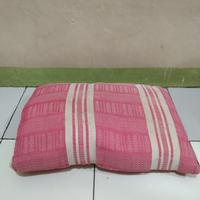 Gambar Bantal kapuk bekas motif salur ping dari Bntljdl undefined 2 Tokopedia