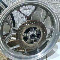 Gambar Velg r25 r 25 mt25 mt 25 yamaha pelek racing palang original ori copotan standar kelengkapan seperti difoto uauaiaj dari jual sparepart aksesoris motor undefined 3 Tokopedia