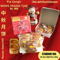 Gambar Kue Bulan Moon Cake Kenari Pia Sangir weng heang tjae Isi 4 Biji / Dos - Mix Rasa, Box standard dari PIA SANGIR OFFICIAL STORE undefined 1 Tokopedia