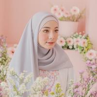 Gambar Kerudung Segi Empat Polos "Warna Abu-Abu" / Hijab Segi Empat Polos Square Nyaman - Dark Grey dari Gemintang Hijab Tokopedia undefined 2 Tokopedia