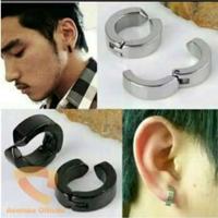 Gambar Anting Titanium Jepit Korea Non Piercing 1pc Tanpa Tindik Pria Wanita Korea Black Gold Silver Anting Jepit Aksesoris Stainless Earrings Diameter 13mm Tebal 5mm Unisex Keren Simple Tahan Karat Tahan Lama - 1 pcs silver dari Hargo Dumilah undefined 2 Tokopedia