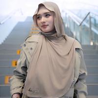 Gambar Mandjha Hijab Bella Bergo Jilbab Instan Nyaman By Ivan Gunawan Bahan Jpn Yard - White dari Mandjha Hijab By Ivan Gunawan undefined 3 Tokopedia