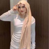Gambar HIJAB PASHMINA MAHALINI BAHAN KAOS COTTON RAYON SUPER Muslim Panjang Kerudung - BROKEN WHITE, Pashmina dari trendhijab_id_NEW undefined 4 Tokopedia