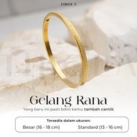 Gambar THIQLA - Gelang Bangle Rana - Gelang Tangan Wanita Dilapisi 5 Lapisan Emas Asli - Garansi SEUMUR HIDUP untuk Gelang Anti Karat, Anti Hitam - Aksesoris Perhiasan Stainless Steel 316L: Bahan Hypoallergenic & Cocok utk Kulit Sensitif - Bukan Gelang Titanium - Gold, Standard (13 - 16 cm) dari THIQLA - Perhiasan Amanah undefined 1 Tokopedia