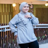 Gambar Siselyo x Helsyanandaa Elina Ruffle Blouse - Blouse V Neck - Tops Jumbo - Atasan Wanita Big Size Korean Style - BW M18168 R43S3, L (120cm)  dari SiselyoID undefined 3 Tokopedia