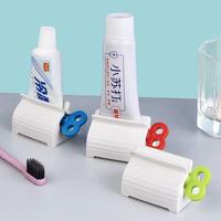 Gambar Dispenser Odol Model Roll Putar Manual / Alat Penjepit Penggulung Pasta Gigi / Alat Putar Pencet Gulung Tube Krim Kosmetik Toothpaste / Stand Holder Penjepit Tube Tooth Paste dari Dathing Supply undefined 4 Tokopedia