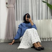 Gambar SETELAN 2In1 RAFELLA BLOUSE DAN ROK MOTIF BUNGA||ONE SET WANITA BLOUSE RUFFLE DAN FLORAL SKIRT||ONESET OOTD HIJAB KOREAN STYLE KEKINIAN Muslim Panjang Cantik Atasan Baju Nyaman - Rok flora sage+rafella hitam dari Zacloath undefined 5 Tokopedia
