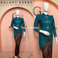 Gambar Kebaya Rengganis / Stelan Kebaya Shanghai Tile Payet/ Kebaya Eksklusif /Kebaya Mewah Wisuda Kondangan Pesta Panjang Wanita Berkualitas - MAROON, Atasan M dari ALFASHOP1. undefined 1 Tokopedia