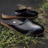 Gambar Sandal slop kulit pria | sandal keren| sandal bali | kundangan | wedding / sepatu selop / ASLI BALI - Hitam, 40 dari 3hb3o2Z9u undefined 3 Tokopedia