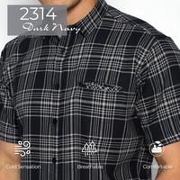 Gambar Simple Perfect Kemeja Pria Lengan Pendek Motif Kotak | Kemeja Chicago - 2314 Dark Navy, M dari Casella Apparel undefined 2 Tokopedia