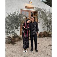 Gambar Kebaya Couple Semi S E I A Model Kutu Baru  Set Tunik Lamaran Tunangan Outer Wanita Kekinian Baju Batik Couple Kondangan Rok Lilit - Kebaya Rok White Navy, M dari Inaraa.Shopp undefined 4 Tokopedia