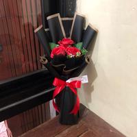 Gambar buket bunga artificial mini / buket bunga coklat mini - Red chocolate dari Viflowerss undefined 4 Tokopedia