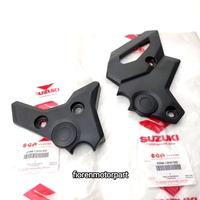 Gambar COVER TUTUP SWING ARM SATRIA FU FI INJEKSI KANAN KIRI 43586-12K00+43596-12K00 ORIGINAL SGP SUZUKI GENUINE PARTS 1PASANG R/L Motor Motorcycle dari fiorenmotorpart undefined 1 Tokopedia