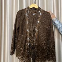 Gambar [NEW]Atasan Kebaya Zhafira /Atasan Model Terbaru/ Atasan Kutu Baru /Kebaya Murah - Mahogani, M, Atasan Saja dari RayhueFashion undefined 4 Tokopedia
