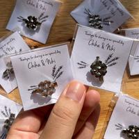 Gambar [50pcs] Souvenir Pernikahan Murah Bross Bunga Kristal Akrilik || Souvenir Murah || Souvenir Tangerang dari Izdihar Storee undefined 1 Tokopedia