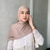 Gambar Hijab Instan Oval | Belji Instan bahan cotton Rayon Cantik Nyaman - Milky dari Toko hijab jasmine undefined 4 Tokopedia