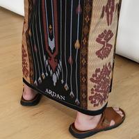Gambar ARDAN FAMILY BRILLIANT |Sarung Tenun Ardan Brilliant Premium Dewasa Black Series Muslim Batik Motif - WDR-02, Ardan Brilliant dari SarungIn. undefined 1 Tokopedia