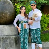 Gambar kamen blanket couple bali - Baju Sembahyang - Kamen Selendang Saput Udeng pria wanita - Couple (Kamen+Selendang & Saput+Udeng) dari Sendakala Tenun undefined 1 Tokopedia
