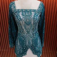 Gambar Kebaya atasan semi prancis warna hijau emerald dari Boutique Karya Kasih undefined 1 Tokopedia