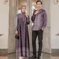 Gambar Baju couple lebaran terbaru motif syabana bahan maxmara silk elegan // couple lebaran busui Muslim Wanita Pasangan Gamis Koko Sarimbit Dewasa Syari Ibu Panjang Kombinasi Mewah Keluarga Kondangan Simple bajucouple set busana family seragam dan dre - Navy, Koko M : 52cm pb : 70cm dari Poetra Khoensoe Collection undefined 3 Tokopedia