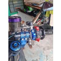 Gambar Hook Cantolan Gantungan Barang Model Pancing PCX 150 / 160 Nmax Turbo Neo S Nmax New ADV Beat Street X Max Lexi Vario 125 / 150 Scoopy Rx King Vixion CB150R Cantelan Barang Stang Motor - GOLD dari MORTECH undefined 2 Tokopedia