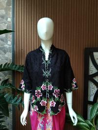 Gambar Kebaya Nyonya /Kebaya Encim Bordir Halus ATBM -Tangan 3/4 - Hitam, S dari Sellia Kebaya undefined 1 Tokopedia