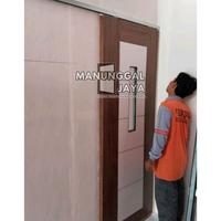 Gambar Manunggal Jaya Pintu Geser Minimalis Kayu HMR Rangka Kayu Meranti Ketebalan 3.5cm Finishing Papersheet 90x200cm Ready Customizable - GH2 coklat, 80 X 200 dari PINTU MANUNGGAL JAYA undefined 1 Tokopedia