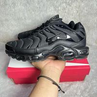 Gambar Sepatu Sneakers Nike Air Max Plus TN Triple Black Unisex 40-44 - 40 dari Membludak store undefined 4 Tokopedia