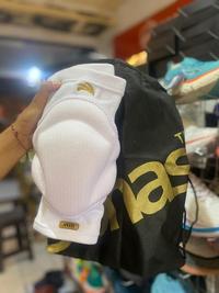 Gambar Kneepad Jonas V2 Knee Pad Futsal Kniped Jonas Deker Pelindung Lutut Kiper Original Pria Wanita - Jonas V2 Kneepad Dan Elbow Pad Pasti Diskon - kneepad v2 putih jonas, All size dari KAJHIMASATE MARKET undefined 2 Tokopedia