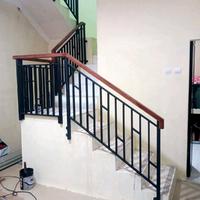 Gambar Railing Tangga Balkon handle besi dan kayu Set Minimalis - Handle Kayu dari BENGKEL LAS KJM GRUP undefined 1 Tokopedia