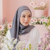 Gambar Kerudung Segi Empat Polos "Warna Abu-Abu" / Hijab Segi Empat Polos Square Nyaman - Dark Grey dari Gemintang Hijab Tokopedia undefined 4 Tokopedia