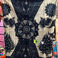 Gambar SARUNG MERAK PECAH BATU KHAS MADURA SUDAH DIJAHIT / SARUNG BATIK MADURA TIGA DAUN SUDAH DIJAHIT Motif - A1 (MERAK BEIGE SUDAH DIJAHIT) dari ALVINSCOLLECTIONS SURAMADU undefined 5 Tokopedia