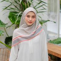 Gambar SHARAH Laser Cut Hijab Segi Empat Print Motif Yasira Warna Navy Salem - Yasira Navy Salem dari Sharah Hijab undefined 2 Tokopedia