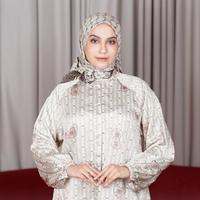 Gambar Lasabelle Hello Kitty ~ Camaraderia Blouse - Butter Cream dari Fashion Gallery Elshanum undefined 1 Tokopedia