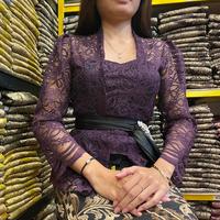 Gambar Kebaya brokat motif bunga bunga - Ungu, S dari creative kebaya bali undefined 1 Tokopedia