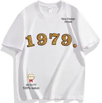 Gambar Kaos Tahun Lahir 1975 sampai 1984 Baju Distro Unisex Pria & Wanita,Cotton Combed Premium Keren Kaos Lengan Pendek - Hitam 1975, M = 45-54 kg dari Okeela undefined 5 Tokopedia