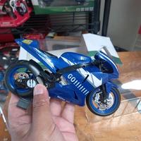 Gambar Diecast Miniatur Motor Balap motogp 46 1:12 toys kids dari Nominomi undefined 3 Tokopedia