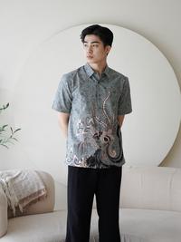Gambar [READY INSTANT] JAYASHREE - Batik Regfit Sadera Teal Kemeja Batik Pria Lengan Pendek - Baju Kerah Motif Batik Kantor / Kondangan Formal / Casual Slim Bahan Katun Lembut Nyaman - Hem Kerja Cowok Dewasa - Atasan Kerja Cowok - M dari Jayashree.id undefined 1 Tokopedia