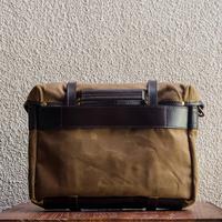 Gambar F.C. 15 Mocca Waxed Twill Messenger Bag dari Letsdothis Indonesia undefined 3 Tokopedia