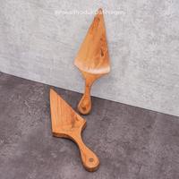 Gambar DEKAYU - Spatula Cake Jati Mini Vive | Wooden Spatula | Pisau Kue | Alat pengambil pizza dan Kue bentuk Segitiga - Kecil dari Dekayu Indonesia undefined 4 Tokopedia