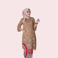 Gambar Setelan Tunik Modern Long Size Bahan Brukat Full Puring Warna Milo - Milo, M dari NURCAHYANIKEBAYA undefined 1 Tokopedia