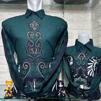 Gambar Batik Emerald Green Couple Ayah Anak lengan Panjang Murah Bahan katun bajubatik keren formal outfit Kemeja baju cowok Emerald solo pria kameja - Batik Anak, Anak no 2 dari Batik Rabbani. undefined 5 Tokopedia