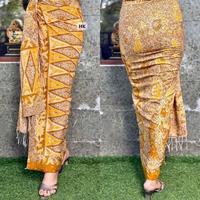Gambar Kamen sutra paris set selendang motif kasik dengan bahan yang lembut - Kode 1 dari Novik onlineshop undefined 5 Tokopedia