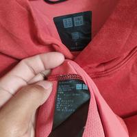 Gambar Hoodie uniqlO dry scuba merah bata dari Ameena Shoppp undefined 4 Tokopedia