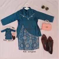 Gambar 3 COD TERMURAH! oneset kurung Melayu anak perempuan rok songket / rok satin bahan usia  1 - 13 tahun lebaran Fashion Setelan Cewek ready Baju - hitam, baju dan rok songket, 11-13 tahun dari SakaKids undefined 5 Tokopedia