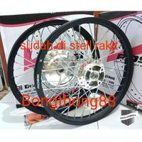 Gambar WBR Paketan velg rossi ring 17  Stelan lurus 140 160 / 17 140 140  Vario 125 Vario 150  beat fi beat pop beat karbu mio j mio sporty mio m3 soul gt fino xeon vario lama vario 110 scoopy Spacy Sepasang Komplit Free Stell dari Warung Bang RN undefined 2 Tokopedia