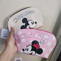 Gambar MINISO DISNEY MICKEY MOUSE POUCH MAKEUP HALF MOON COSMETIC BAG WADAH MAKE UP MULTIFUNGSI - mickey dari MINISO ADDICT undefined 1 Tokopedia