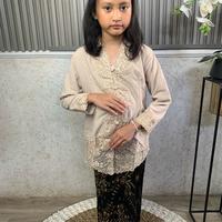 Gambar Kebaya Encim Modern Anak Anak TK/SD Tangan Panjang Senada Polos Mikro Premium - Merah Cabe, s dari Raqila Collection undefined 4 Tokopedia