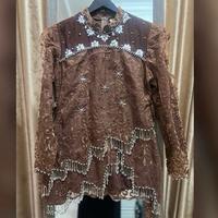 Gambar Stelan kebaya Fuji rumbai Zigzag/kebaya tille bordir fuji/kebaya zigzag two layer/kebyaa pesta wisuda - Dusty, Stelan XL fuji zigzag dari ASMA ONLINE SHOP undefined 2 Tokopedia